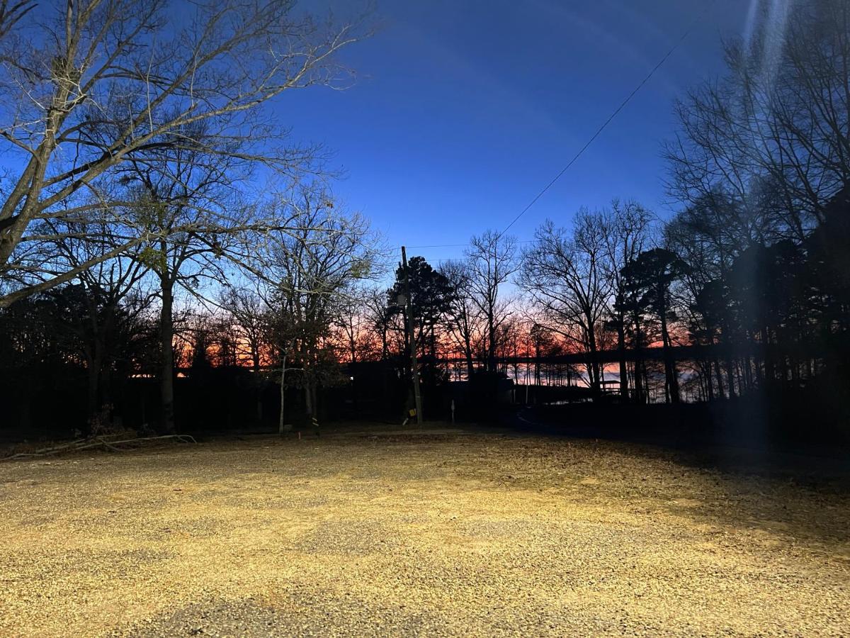 Driftwood Inn And Lodge By The Lake Zwolle Exteriör bild