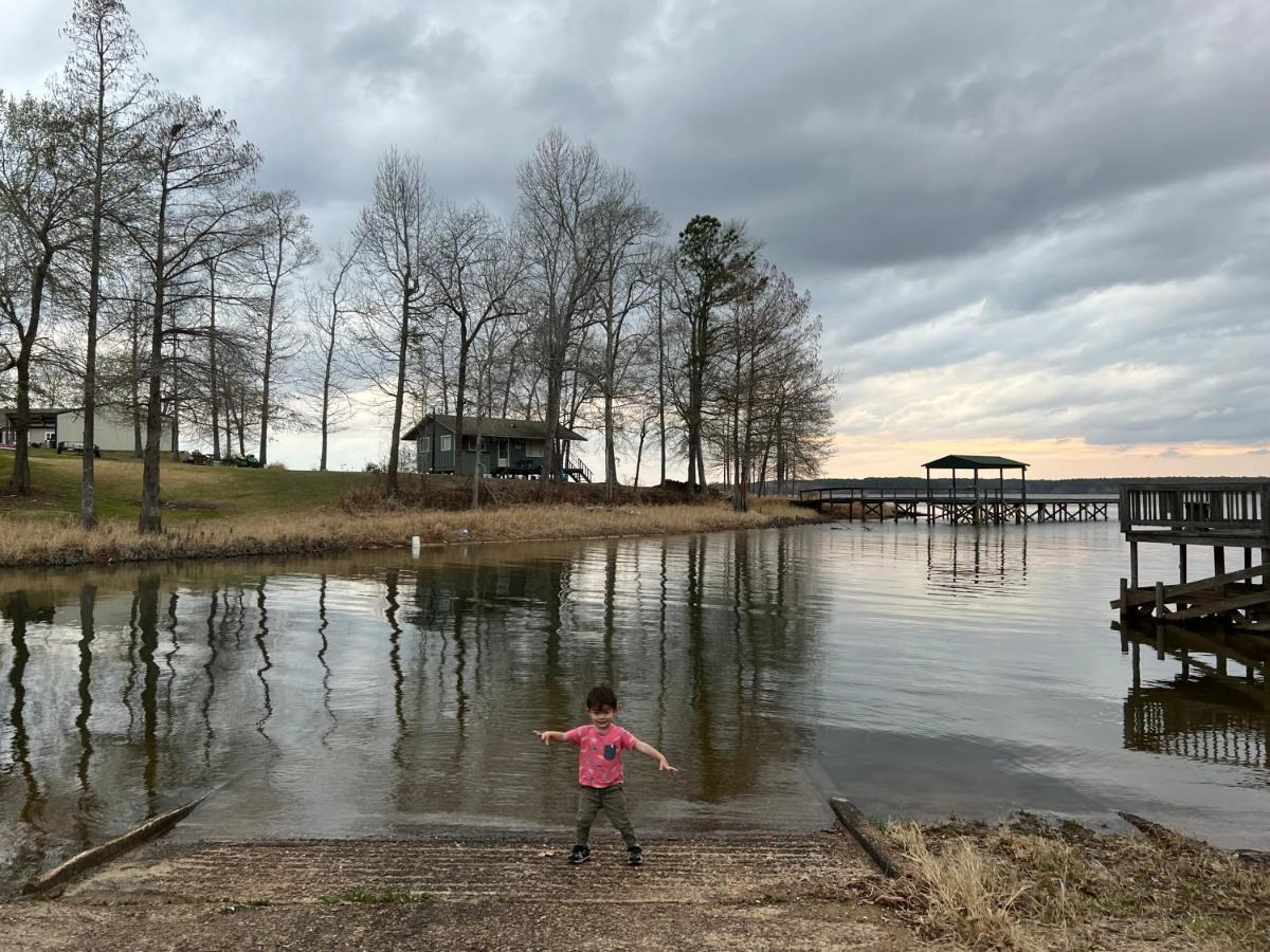 Driftwood Inn And Lodge By The Lake Zwolle Exteriör bild